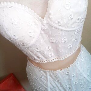 BRAND NEW WITH TAGS LARGE SPRING LACE WHITE DRESS